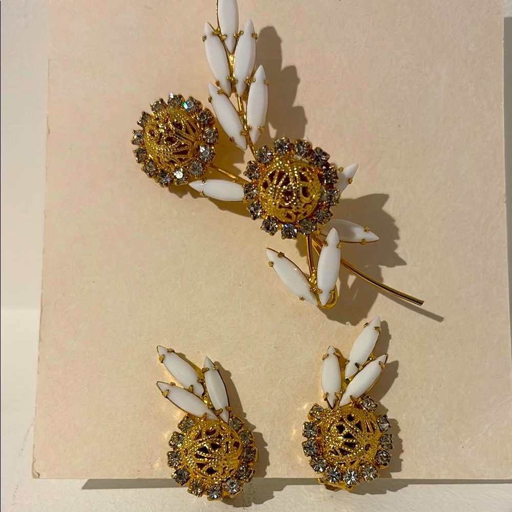 Pristine Vintage Designer Jewelry Set - Juliana?
